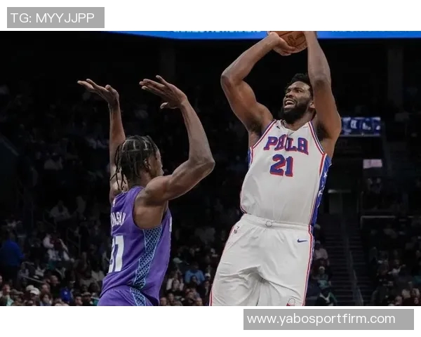 恩比德背打里夫斯巧妙转身却错失关键跳投遗憾未能得分