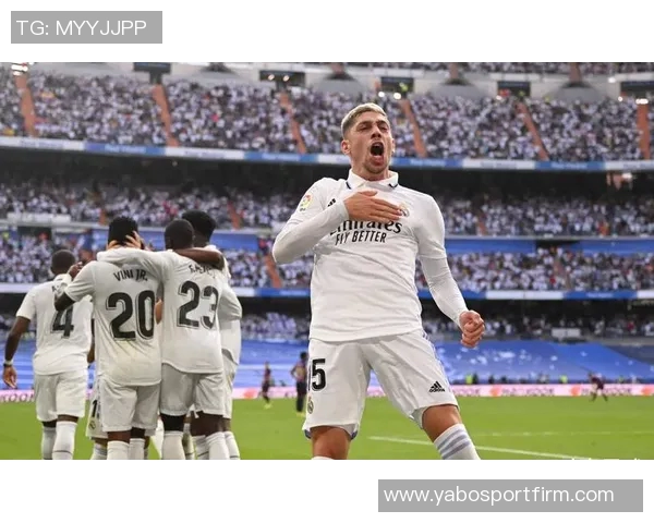 凯恩主动关心小贝林与特尔交流展现老好人本色