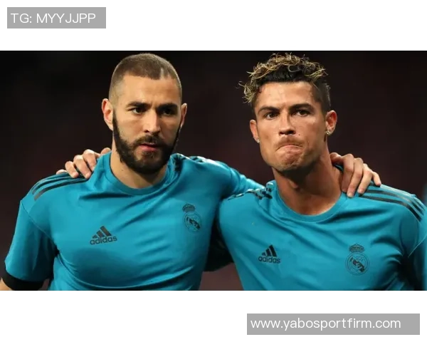 哈兰德分享与家人温馨合照感慨兄弟情深老大陪伴温暖心灵